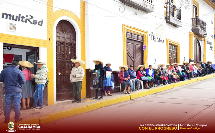 Brindamos atención y apoyo a los beneficiarios de persión 65