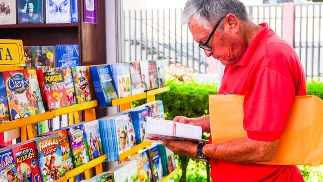 publico en la Feria del Libro