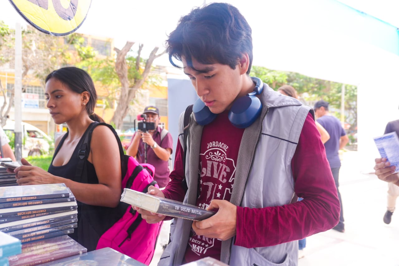 Jóvenes en la Feria del Libro