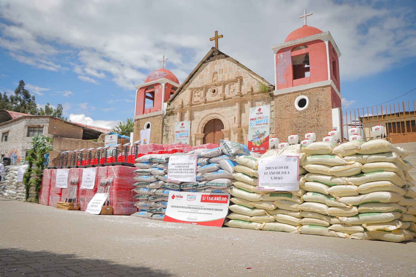 GORE Tacna entregó insumos a productores de Tarucachi por más de S/300 mil 