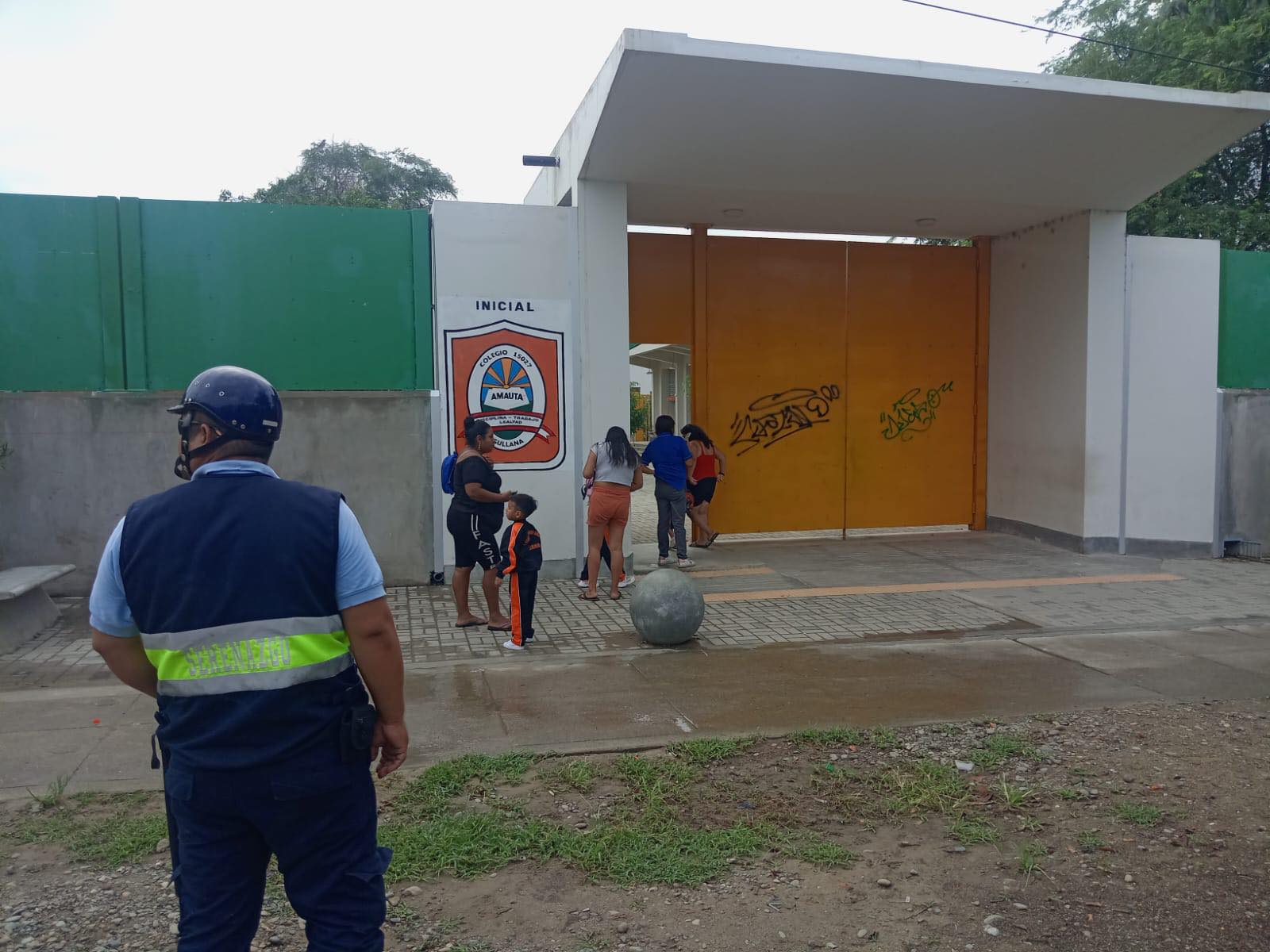 Serenazgo apoya brindando seguridad en colegios