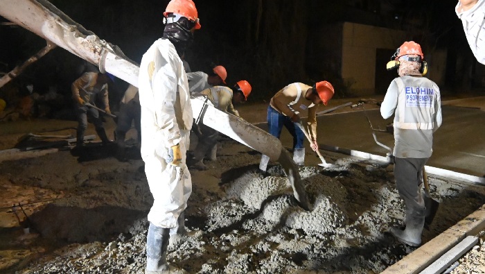 Vaciado de concreto en Urb. Los Geranios