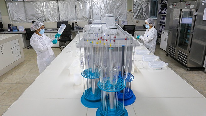 Gobierno aprueba decreto de urgencia para uso de suero fisiológico adquirido por el Minsa que cuente con control de calidad