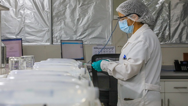 Gobierno aprueba decreto de urgencia para uso de suero fisiológico adquirido por el Minsa que cuente con control de calidad
