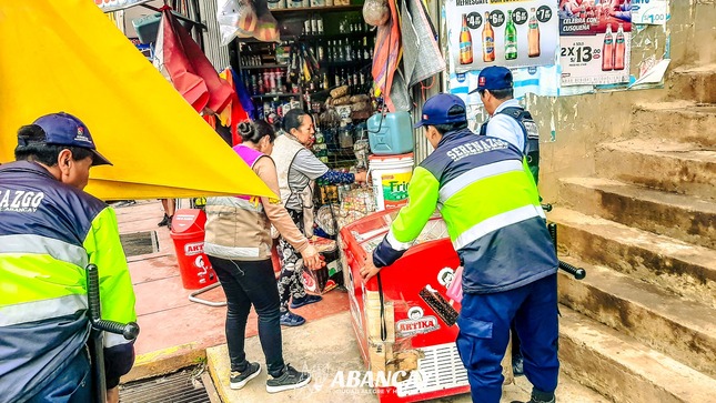 ¡La Calle No Es Tu Cochera! Municipalidad De Abancay Trabaja Arduamente En La Liberación De Vías Invadidas Por Malos Transportistas, Mecánicos Y Llanteros.