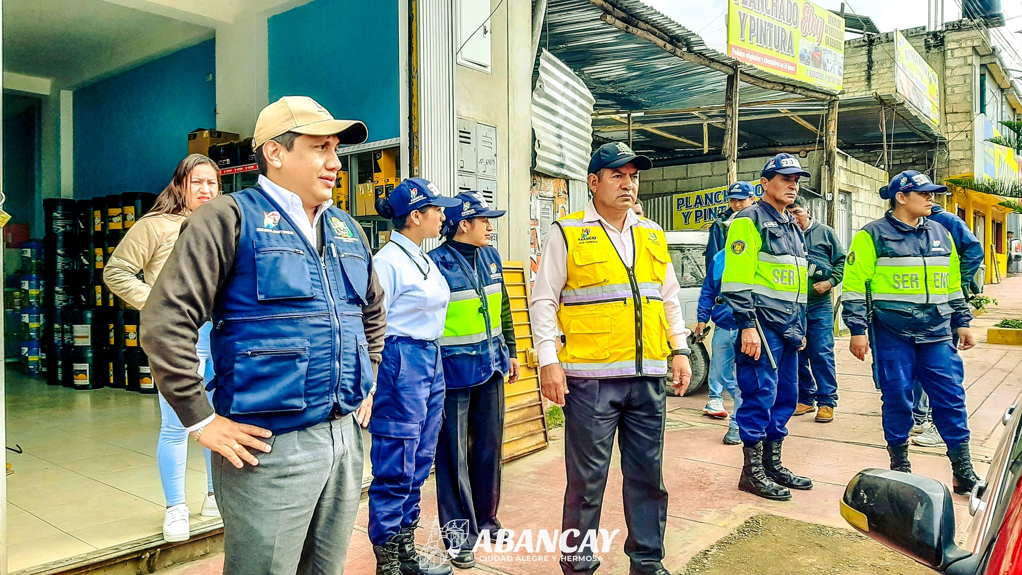 ¡La Calle No Es Tu Cochera! Municipalidad De Abancay Trabaja Arduamente En La Liberación De Vías Invadidas Por Malos Transportistas, Mecánicos Y Llanteros.