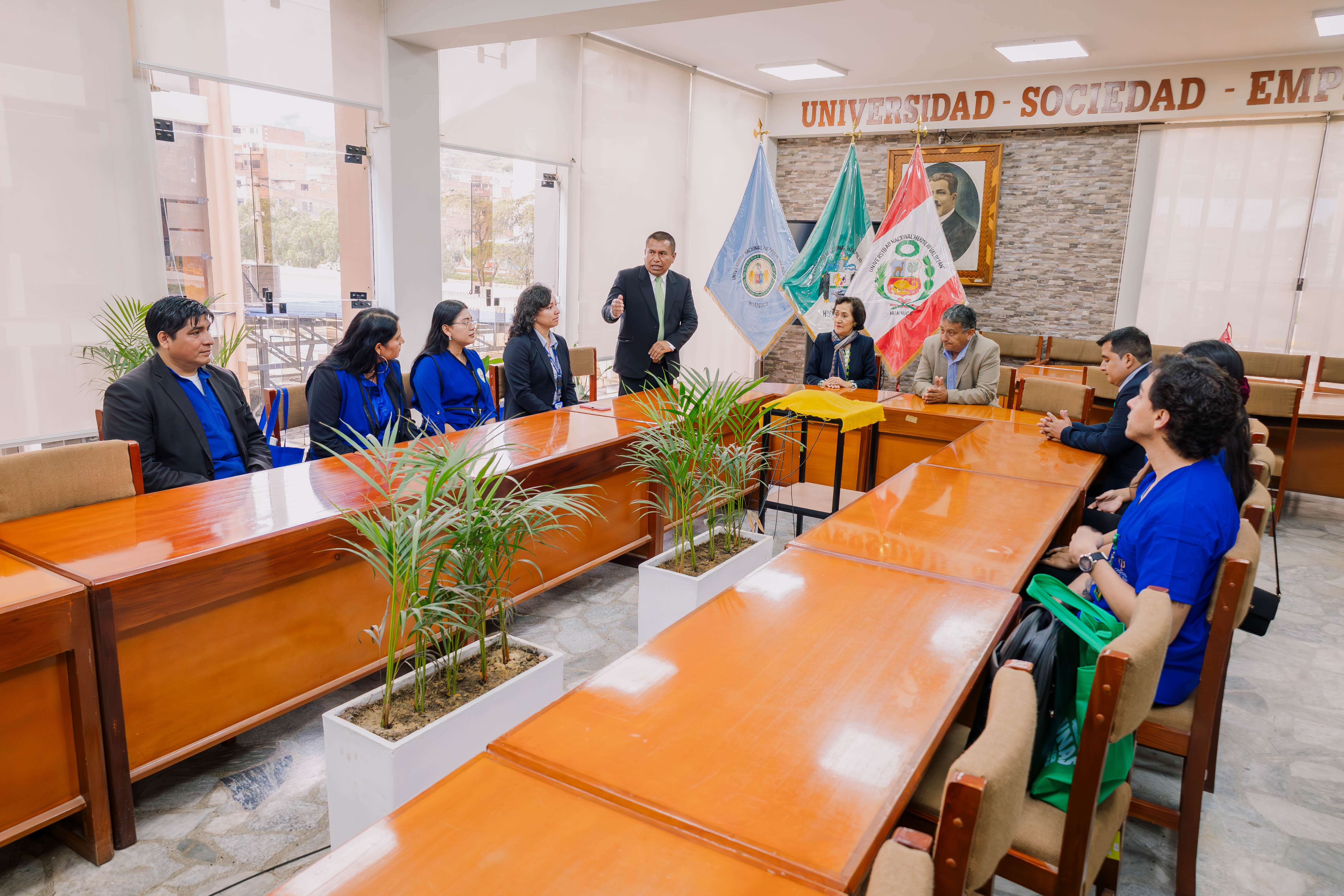 Pasantía reunida en la de sesiones del rectorado 