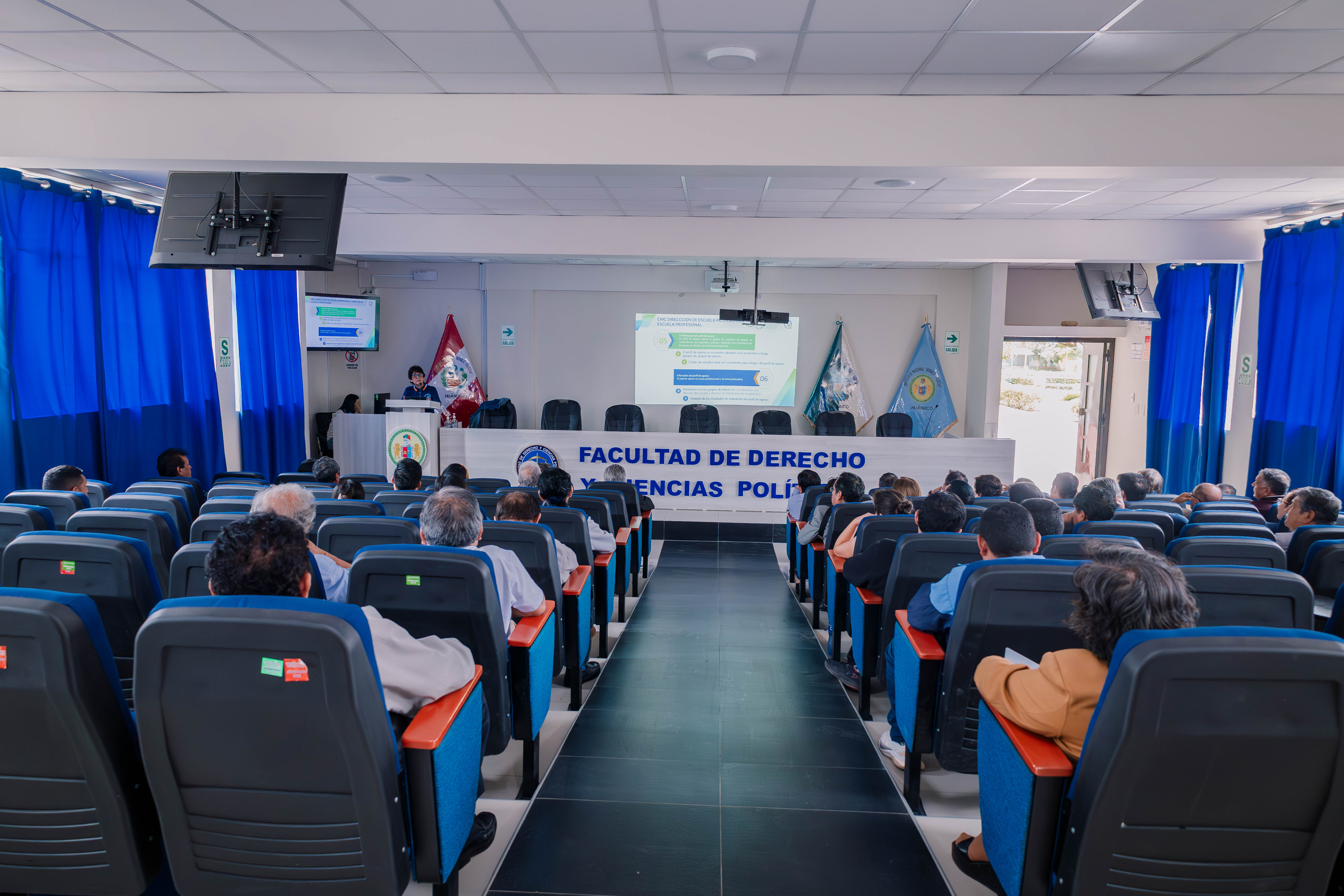 Jornada para la acreditació en el auditorio de la Fac. de Derecho y Ciencias Políticas