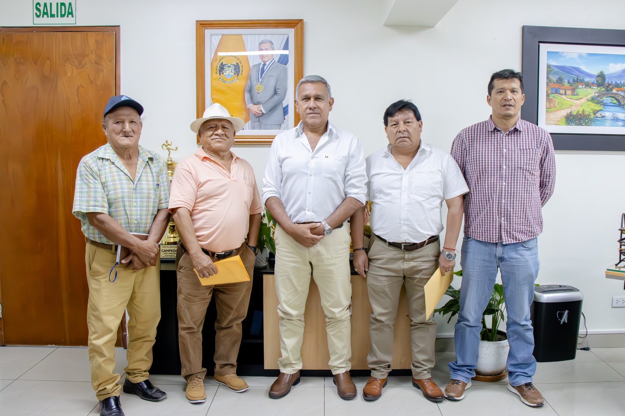Alcalde de Huaral se reúne con el presidente del centro poblado de Caqui para impulsar proyectos de infraestructura