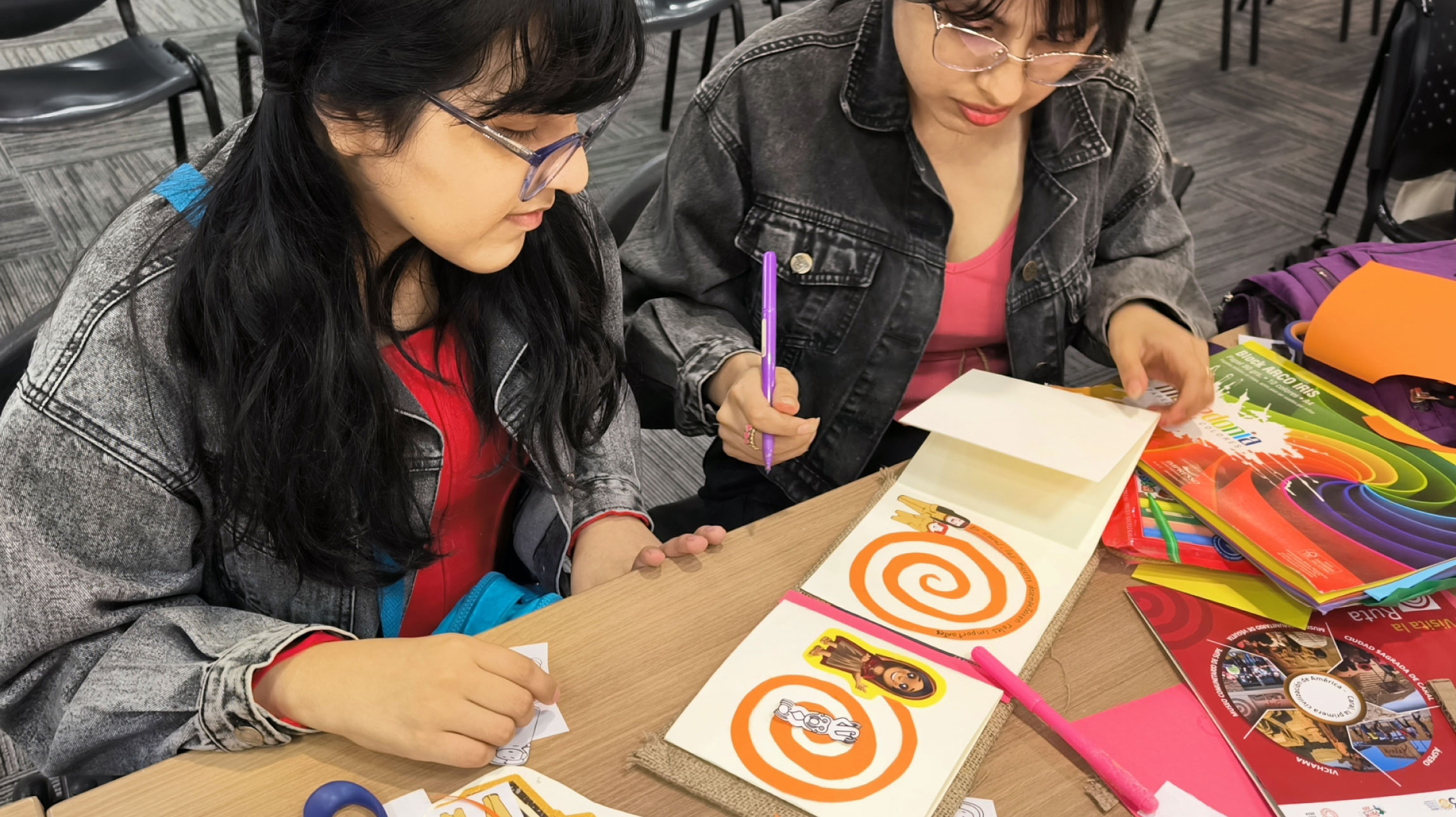 Participantes de nuevo taller “Libro Objeto” finalizaron su experiencia emocionados