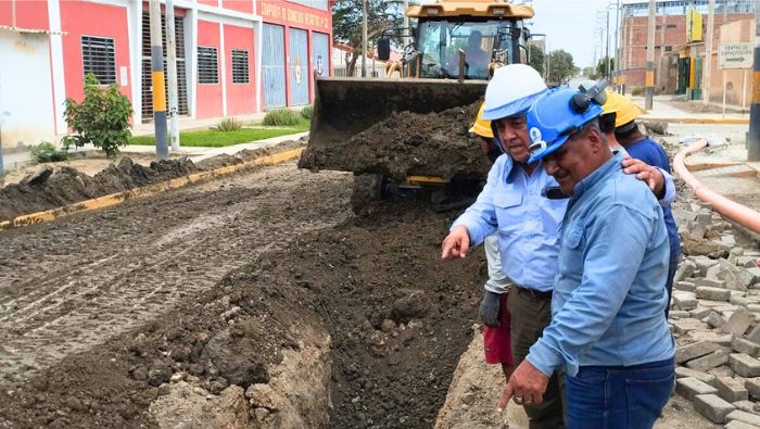 EPS Grau entrega topografía para intervenir puntos críticos del sistema de saneamiento en Talara