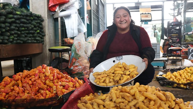 Hoy en los mercados mayoristas hay ofertas en olluco, tomate, papa, fresa, naranja, plátano y otros