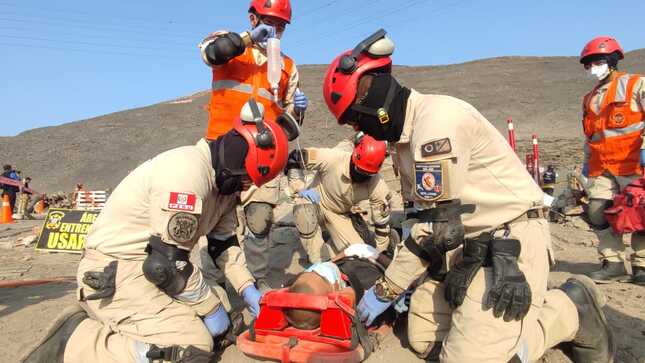 Equipos especializados en búsqueda y rescate urbano optimizan su operatividad ante desastres.