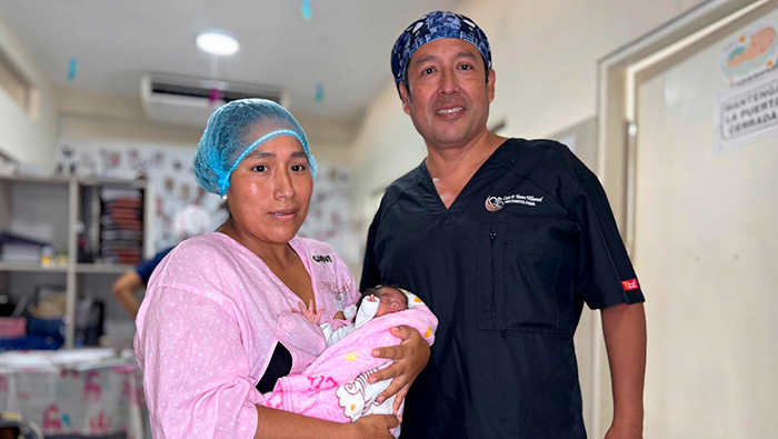 Arisbeth bebe prematuro de 28 semanas de gestación y que llego al hospital de Chancay desde Barranca, está de alta médica, hoy se va casita junto a su familia, sana y con buen peso