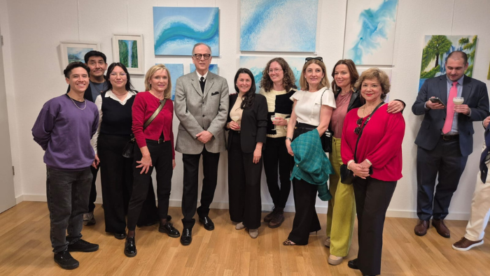 “Paz profunda”: artista peruana presenta muestra pictórica en la Embajada del Perú en Alemania