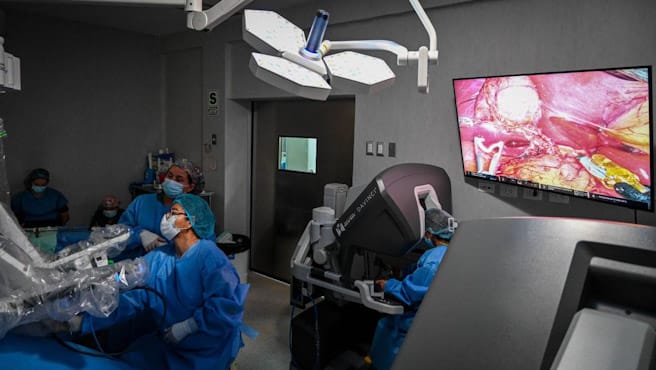 Día de la Cirugía Peruana: Minsa realiza más de 300 cirugías robóticas en el INEN y Hospital Dos de Mayo