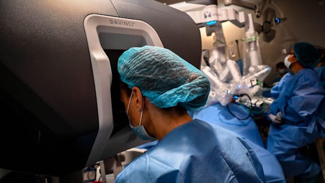 Día de la Cirugía Peruana: Minsa realiza más de 300 cirugías robóticas en el INEN y Hospital Dos de Mayo