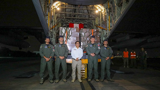 Perú recibe importante donación de 250 000 unidades de suero fisiológico de la República del Paraguay