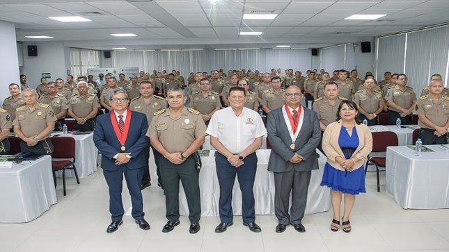 El evento congregó al comandante General de la Policía Nacional del Perú, al Inspector General y a los Generales Jefes de todas las Regiones Policiales del país.

