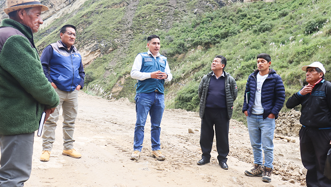 CENEPRED y MP Daniel Alcides Carrión coordinan acciones para reducir el riesgo de deslizamientos en Santísima Trinidad de Villo