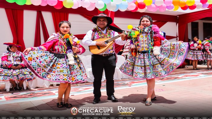 Agua, polvo y serpentina en el festival carnavalesco