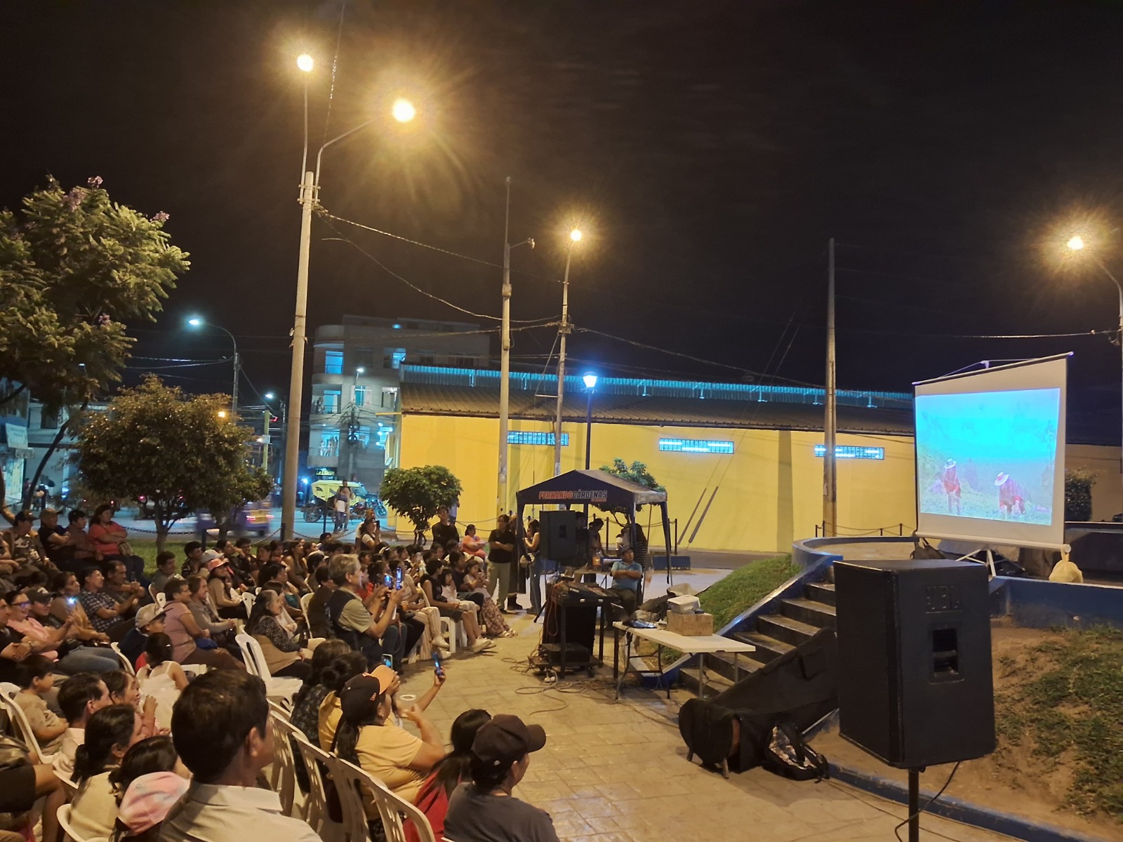 Municipalidad de Huaral proyectó el cortometraje “MAYPIM KANKI" en la Plaza Centenario