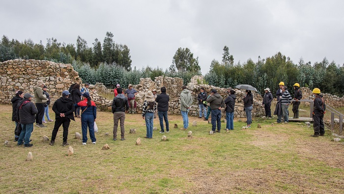 Servidores realizando unsa salida de campo en Wiraqochapampa.