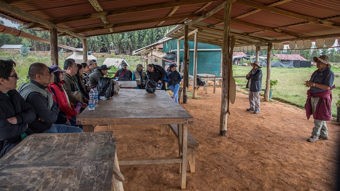 Servidores realizando unsa salida de campo en Wiraqochapampa.