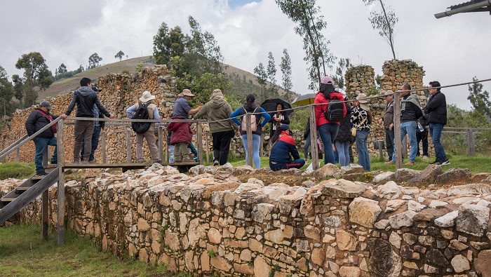Servidores realizando unsa salida de campo en Wiraqochapampa.