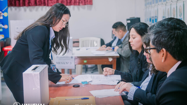 personal administrativo votando