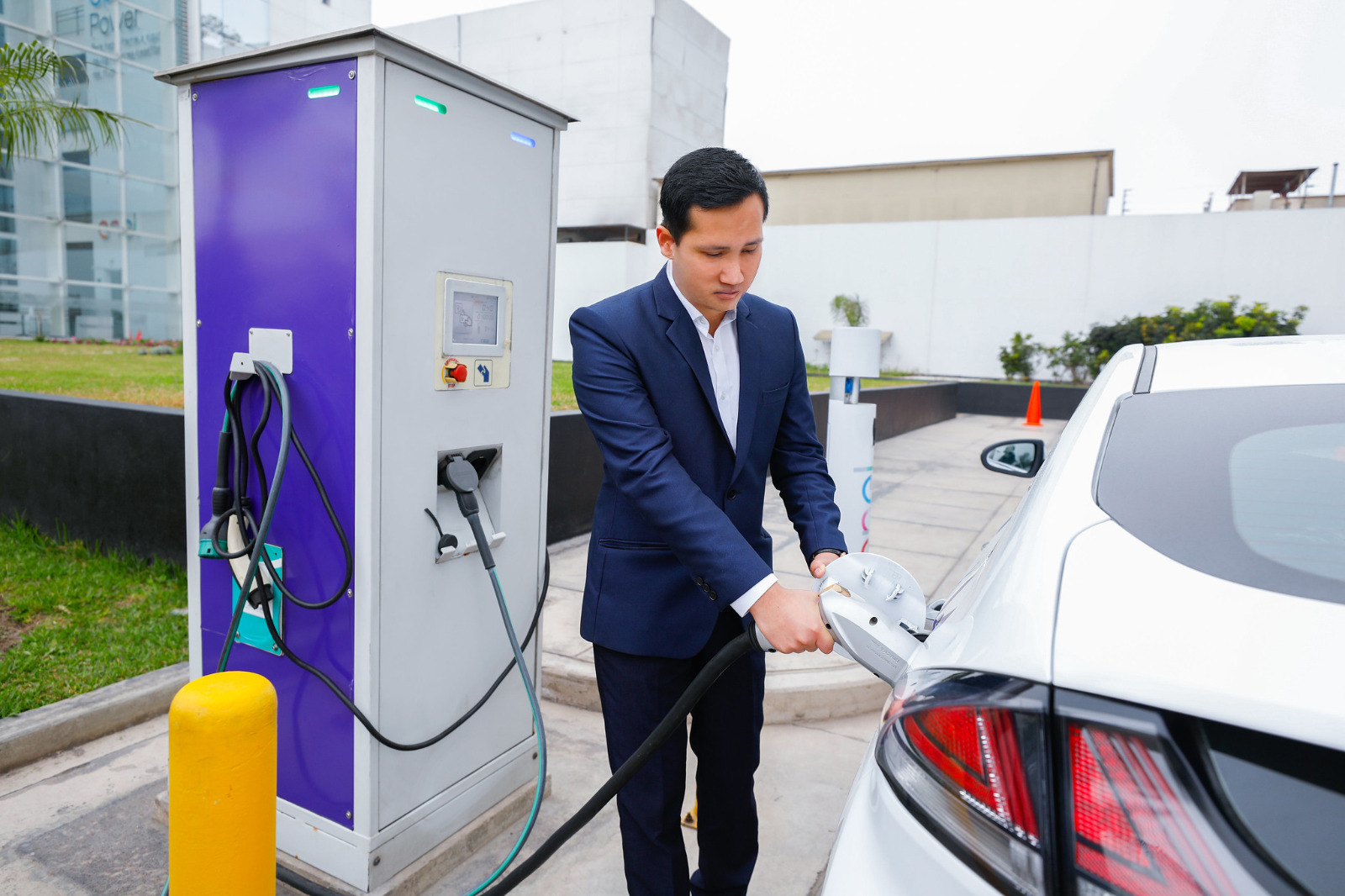 Perú firma memorando de entendimiento para promover vehículos eléctricos y cero emisiones en nuestro país