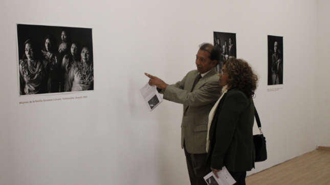 “Shipibo-Konibo: Retratos de mi sangre”: exposición fotográfica cautiva en Montevideo