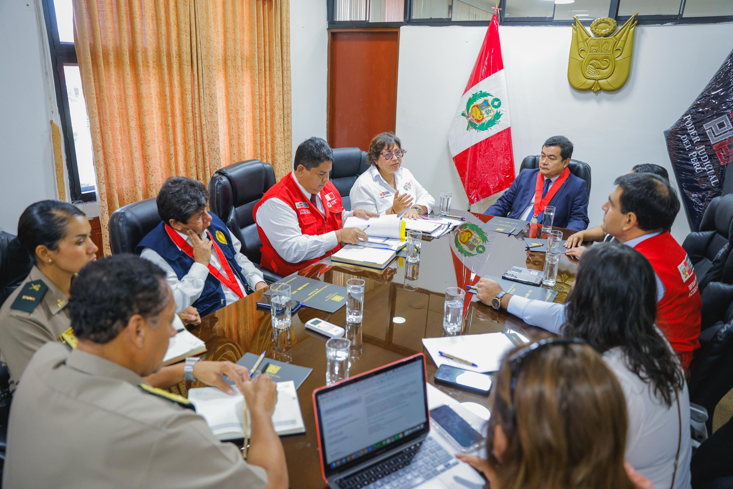 Titular del Sector también visitó las instalaciones del Centro de Emergencia Mujer para supervisar la labor en atención de casos de violencia