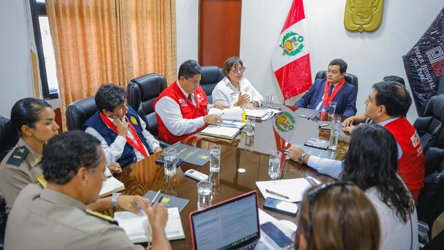 Titular del Sector también visitó las instalaciones del Centro de Emergencia Mujer para supervisar la labor en atención de casos de violencia