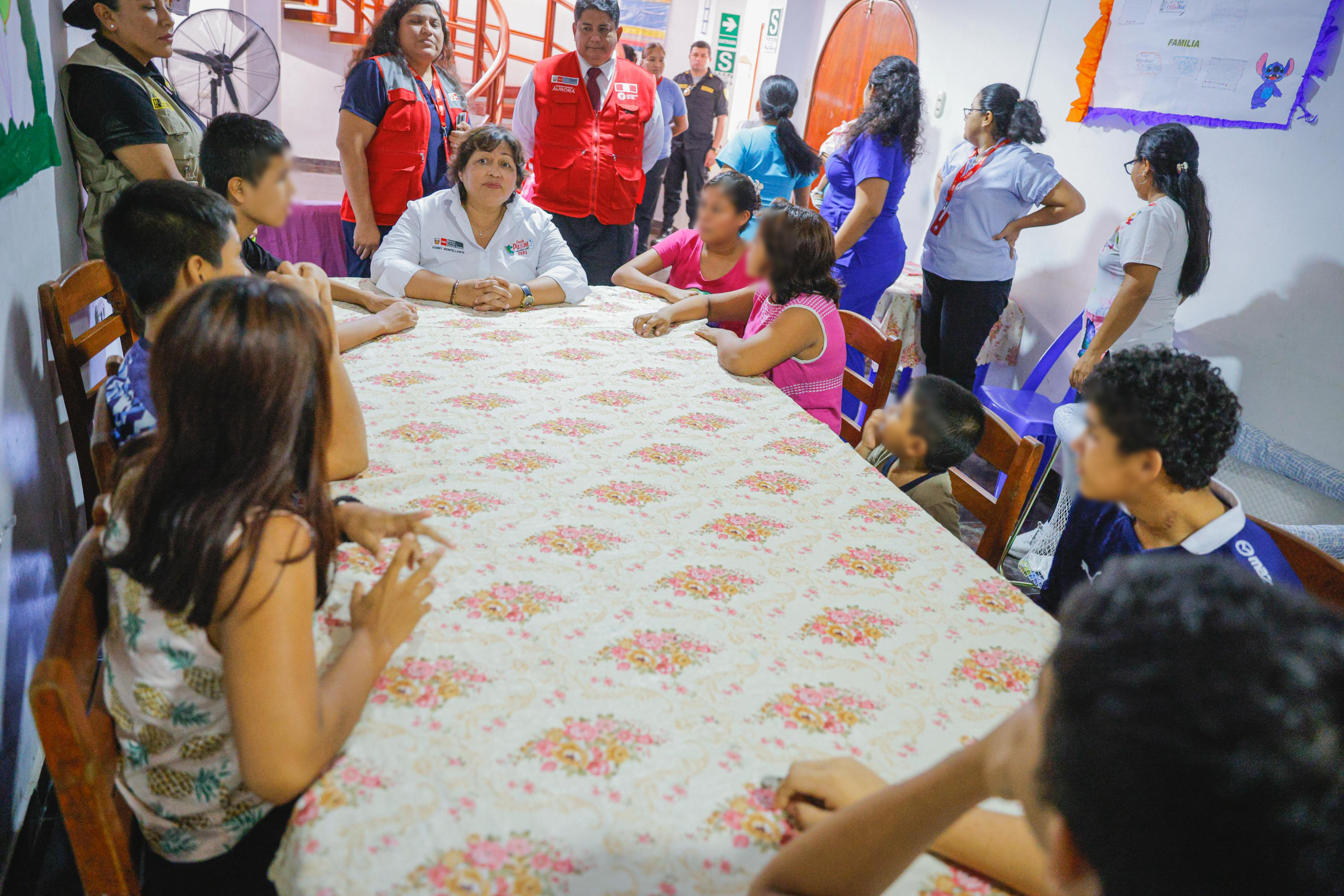 Titular del Sector también visitó las instalaciones del Centro de Emergencia Mujer para supervisar la labor en atención de casos de violencia