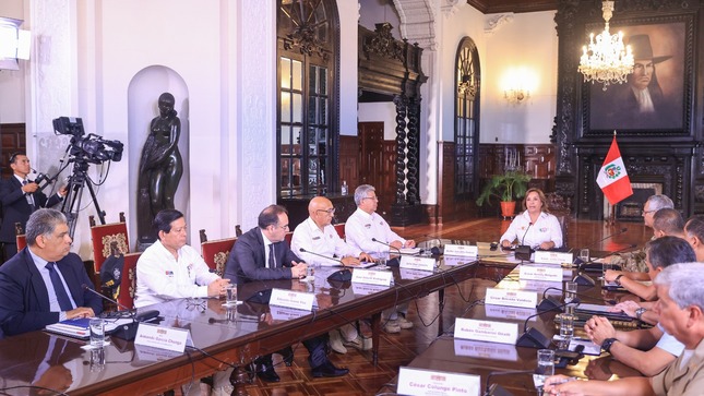 Presidenta Boluarte lidera cuarto de guerra contra la delincuencia.