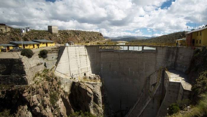 El Proyecto Especial Integral Majes Siguas, PEIMS – Autodema del Gobierno Regional de Arequipa invertirá 605 mil 100 soles para el levantamiento topográfico y estudio de Batimetría de las represas de El Pañe y El Frayle.

Ambos estudios se realizarán para determinar la capacidad real de almacenamiento de las represas, lo que servirá para la correcta operación de ambas infraestructuras hidráulicas, así como para conocer el nivel de sedimentación.