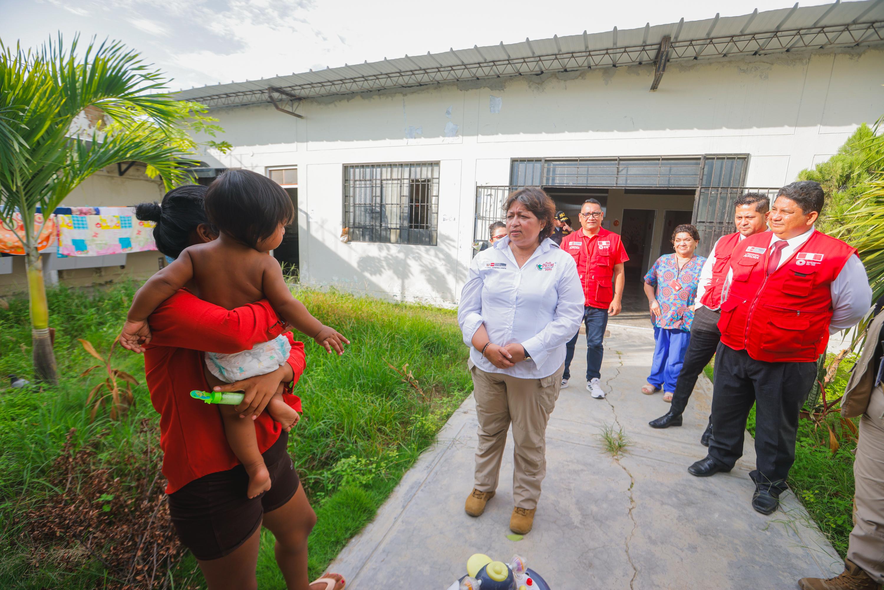 MIMP entrega ayuda humanitaria a damnificados por lluvias y supervisa labor del CEM en Tumbes