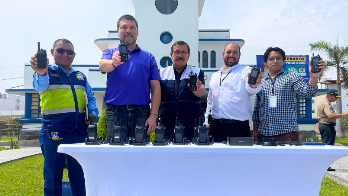 Municipalidad implementa radios digitales con geolocalización para reforzar la respuesta ante emergencias.
