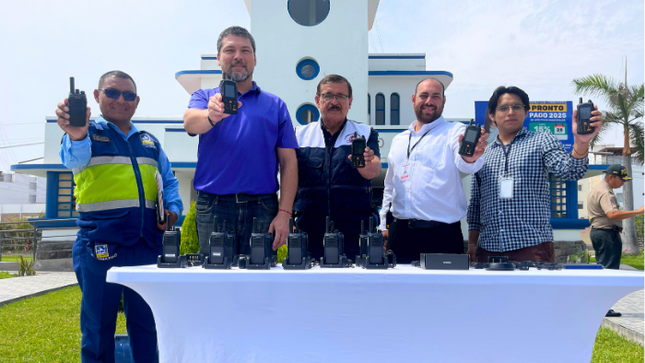 Municipalidad implementa radios digitales con geolocalización para reforzar la respuesta ante emergencias.