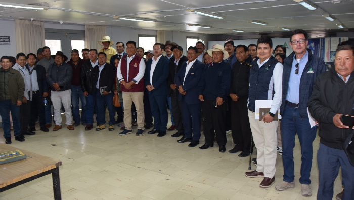 Gerente ejecutivo y su equipo técnico-legal se reunieron con alcaldes y dirigentes de la provincia de Caylloma.
