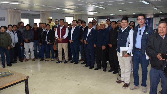 Gerente ejecutivo y su equipo técnico-legal se reunieron con alcaldes y dirigentes de la provincia de Caylloma.