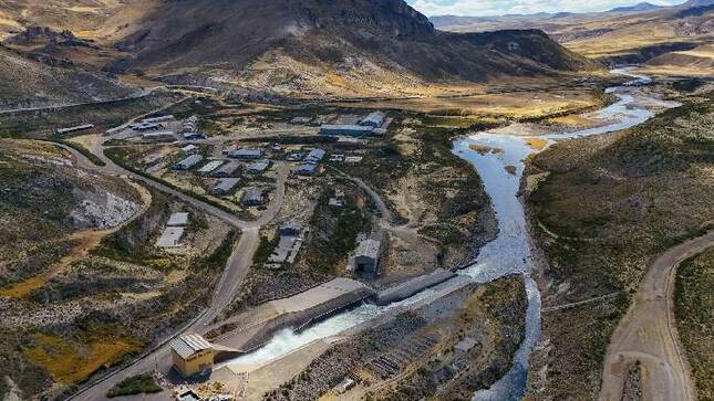 El sistema de represas de la Cuenca del Chili Regulado, al inicio del tercer mes de 2025, registra 95 % de su volumen útil de almacenamiento, según el reporte del Proyecto Especial Integral de Majes Siguas, PEIMS – Autodema del Gobierno Regional de Arequipa.

El sistema de la Cuenca del Chili Regulado comprende siete represas: Aguada Blanca, Bamputañe, Chalhuanca, Dique de los Españoles, El Frayle, El Pañe y Pillones, con una capacidad total máxima útil de almacenamiento de 404.01 hectómetros cúbicos (hm³) de agua y a la fecha de hoy registra almacenados 383.77 hm³.