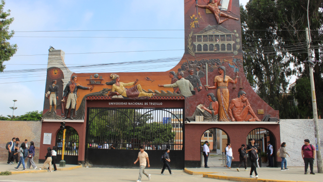 La Libertad. – La Contraloría General de la República concluyó que todo lo ejecutado y pagado para complementar y mejorar la infraestructura de la Facultad de Derecho y Ciencias Políticas de la Universidad Nacional de Trujillo (UNT) representan un perjuicio económico de S/ 2.1 millones para esa casa superior de estudios. Lo edificado hasta octubre del 2014 lleva más de diez años en abandono por lo que dos estudios técnicos recomiendan su demolición.