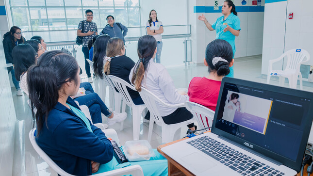 Sesión educativa dirigida a las madres docentes y no docentes con hijos menores de 2 años.