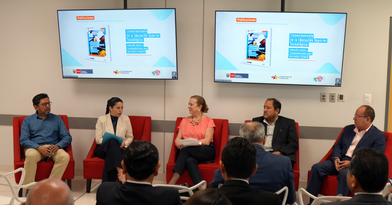 CNE presenta hoja de ruta para transformar el licenciamiento en la Educación Superior Tecnológica