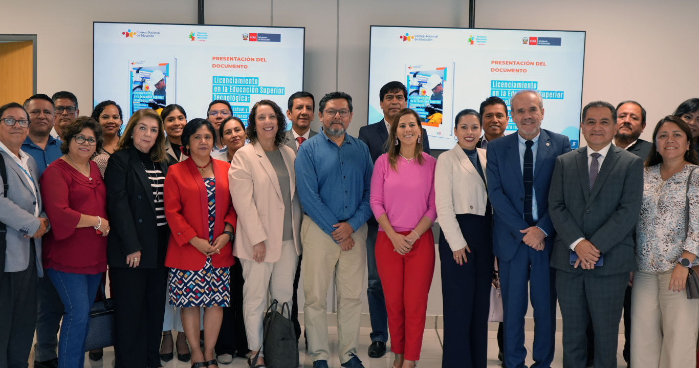 CNE presenta hoja de ruta para transformar el licenciamiento en la Educación Superior Tecnológica