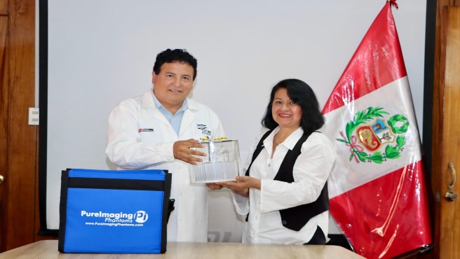 Presidente del IPEN y representante del Hospital 2 de Mayo
