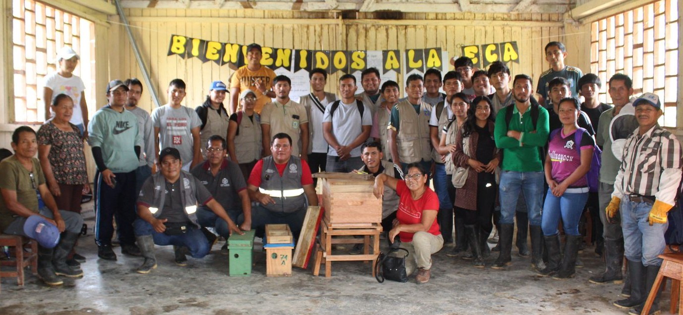 En el sector Tiwinza, distrito de Tabalosos, provincia de Lamas, se llevó a cabo la capacitación sobre “División artificial de colmenas - Desdoble”, contando con la participación de 12 beneficiarios de diferentes sectores.