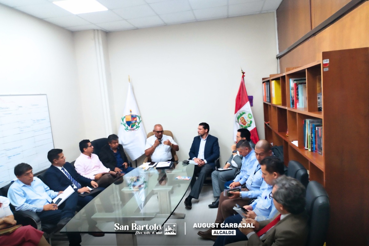 Autoridades analizaron los efectos del proyecto PROVISUR en la vida marina y la salud pública en distritos del sur de Lima.